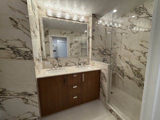 Bathrooms remodel by A&A Construction